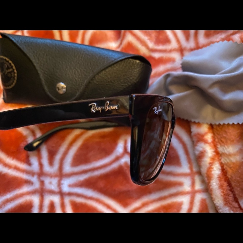 Black Ray Bans